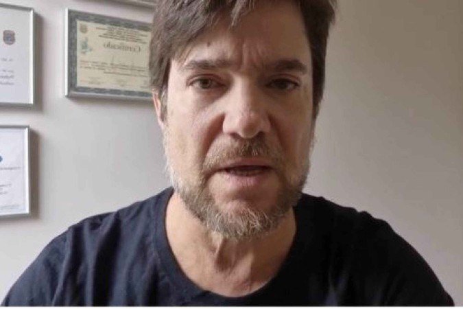 Procurado pelo Correio, o delegado Rodrigo Larizzatti, que estava de plantão e conduziu o trabalho de colher os depoimentos, encaminhou um vídeo gravado ontem, em que relata detalhes das circunstâncias do latrocínio que tirou a vida do adolescente - (crédito: Reprodução) Procurado pelo Correio, o delegado Rodrigo Larizzatti, que estava de plantão e conduziu o trabalho de colher os depoimentos, encaminhou um vídeo gravado ontem, em que relata detalhes das circunstâncias do latrocínio que tirou a vida do adolescente - (crédito: Reprodução)