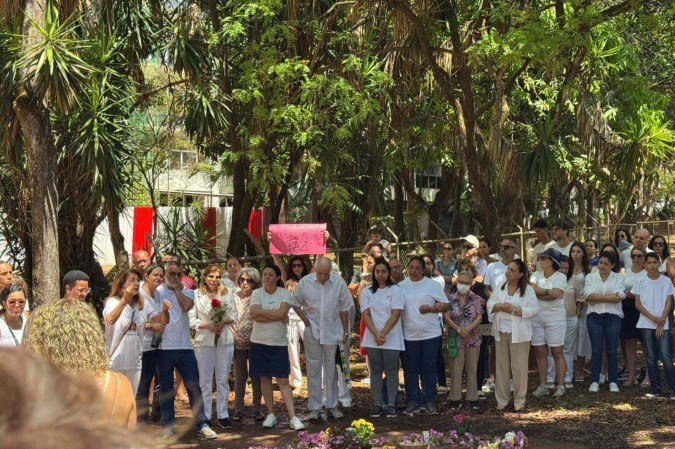 Moradores, amigos e familiares se reuniram em homenagem ao adolescente  -  (crédito: Giovanna Kunz/Correio Braziliense)