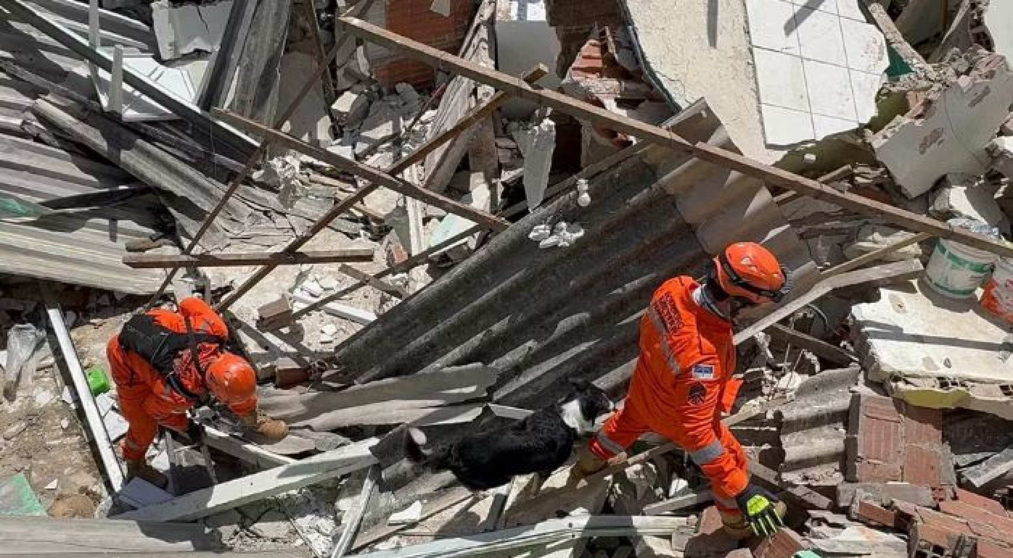 Explosão destrói oito casas, deixa dois mortos e nove feridos em PE