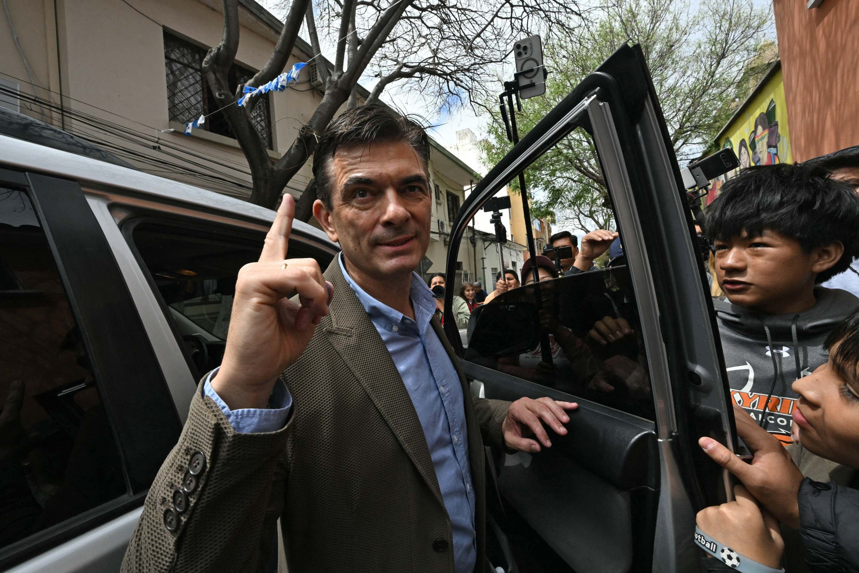 Paz obteve 54,5% dos votos apurados, contra 45,4% do rival. O economista tem 58 anos e é filho do ex-presidente Jaime Paz Zamora -  (crédito: AIZAR RALDES / AFP)