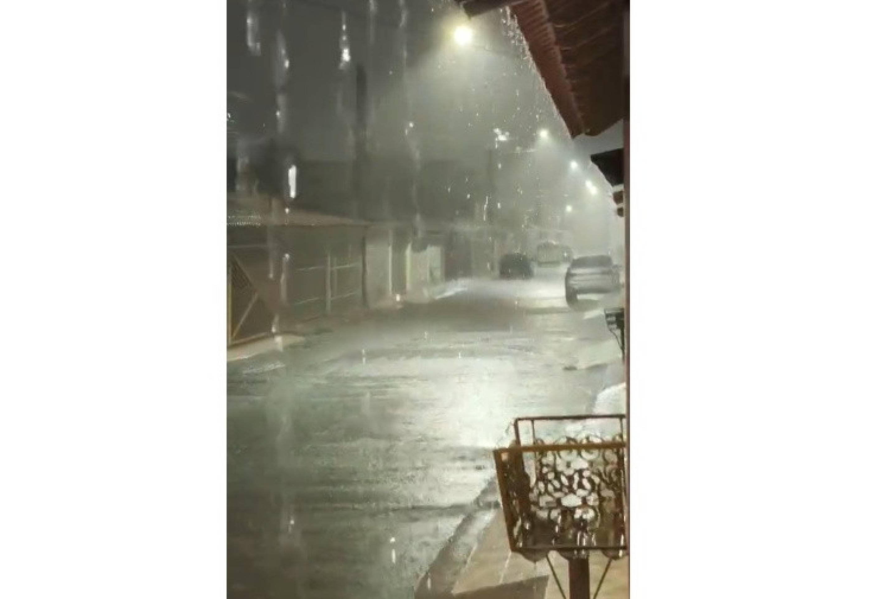 Chuva forte na Asa Norte surpreendeu os moradores -  (crédito: Material cedido ao Correio)