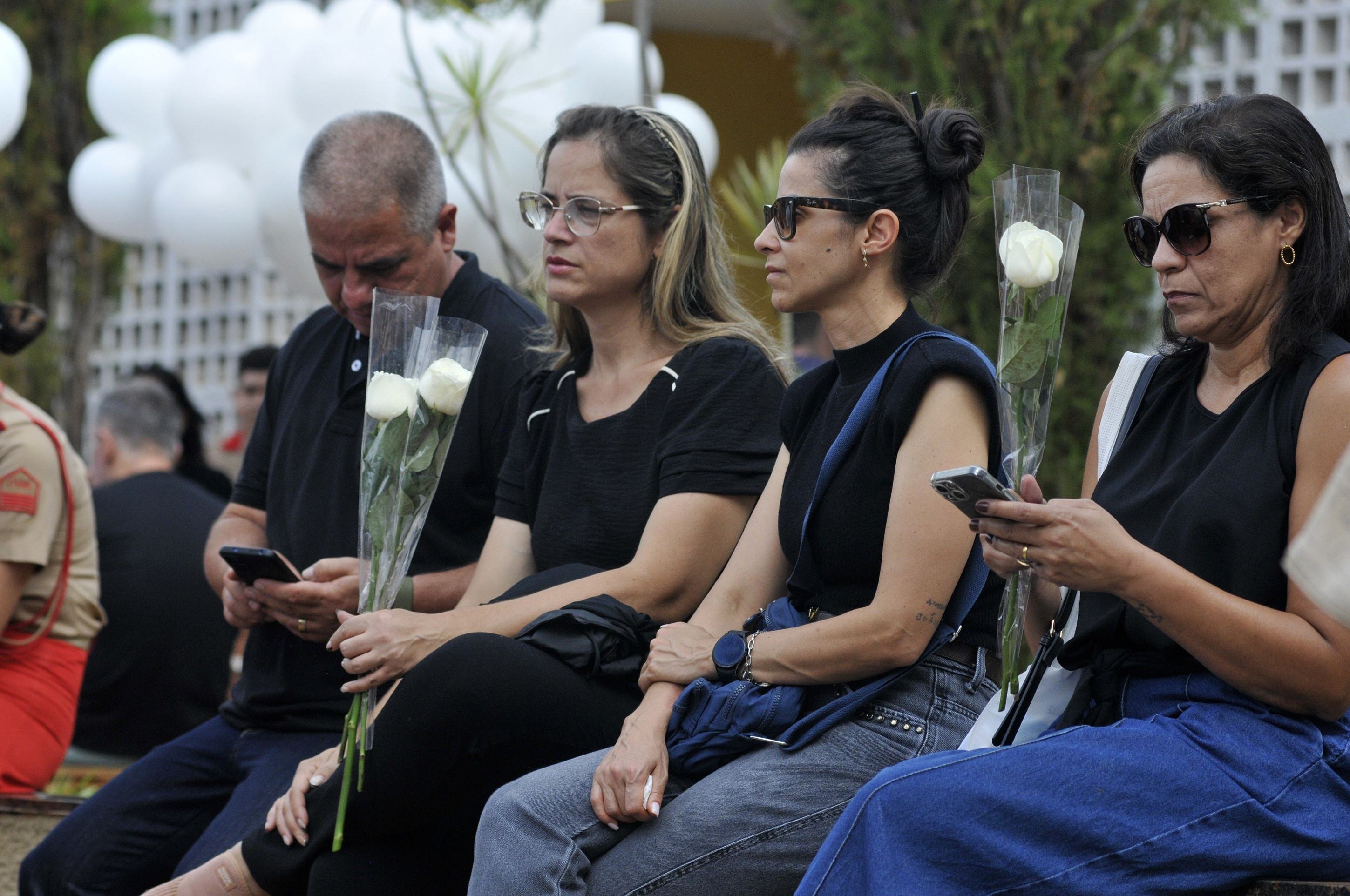  07/04/2025. Crédito: Minervino Júnior/CB/D.A Press. Brasil.  Brasilia - DF. Velório e enterro do estudante Isaac Vilhena vítima de latrocínio no parque da 112/113 Sul.