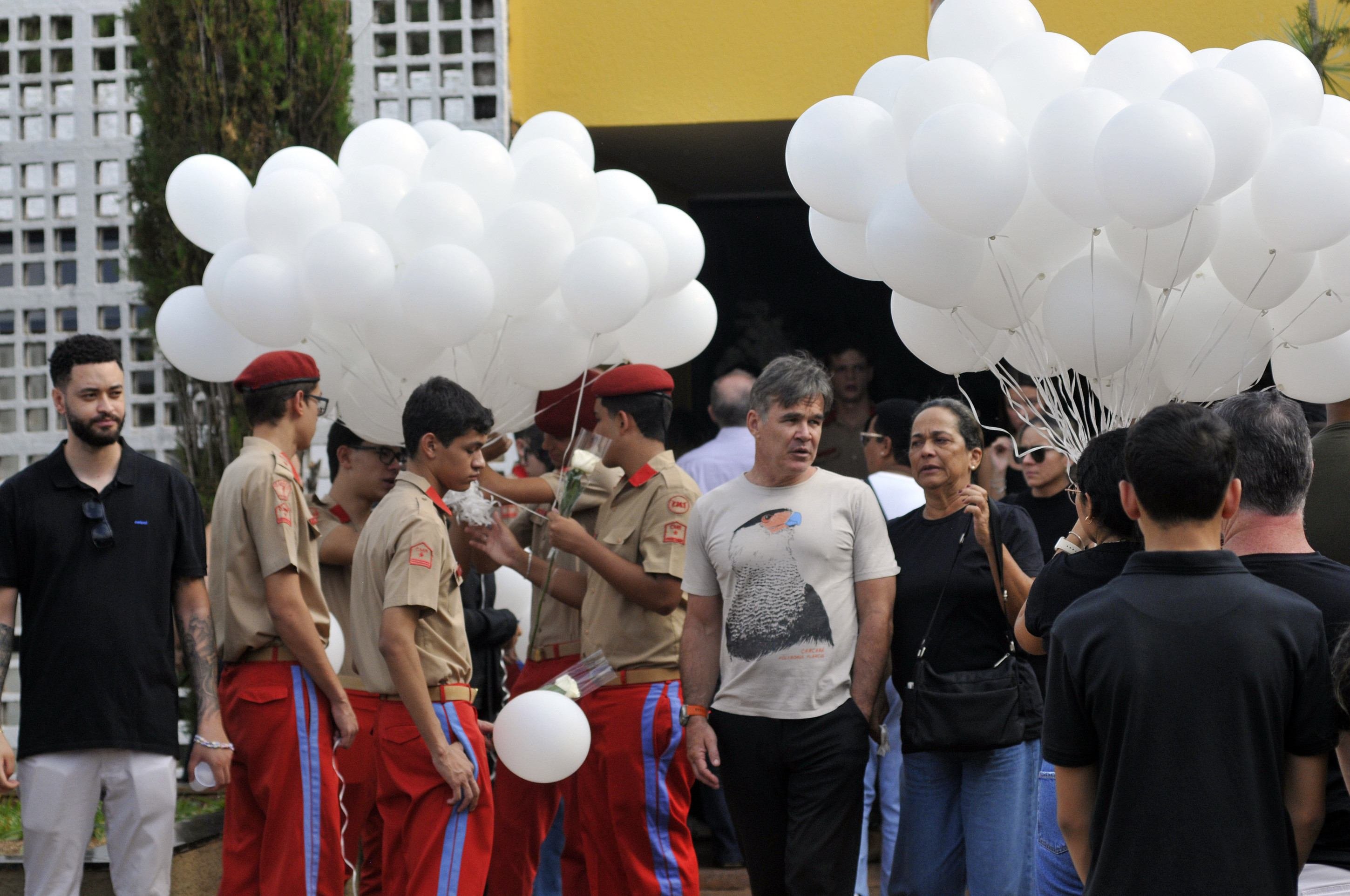  07/04/2025. Crédito: Minervino Júnior/CB/D.A Press. Brasil.  Brasilia - DF. Velório e enterro do estudante Isaac Vilhena vítima de latrocínio no parque da 112/113 Sul.
