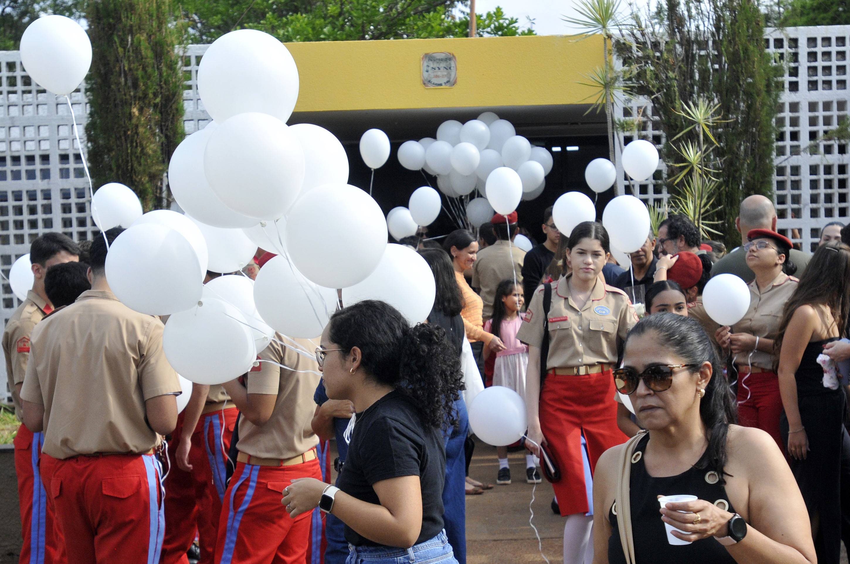  07/04/2025. Crédito: Minervino Júnior/CB/D.A Press. Brasil.  Brasilia - DF. Velório e enterro do estudante Isaac Vilhena vítima de latrocínio no parque da 112/113 Sul.