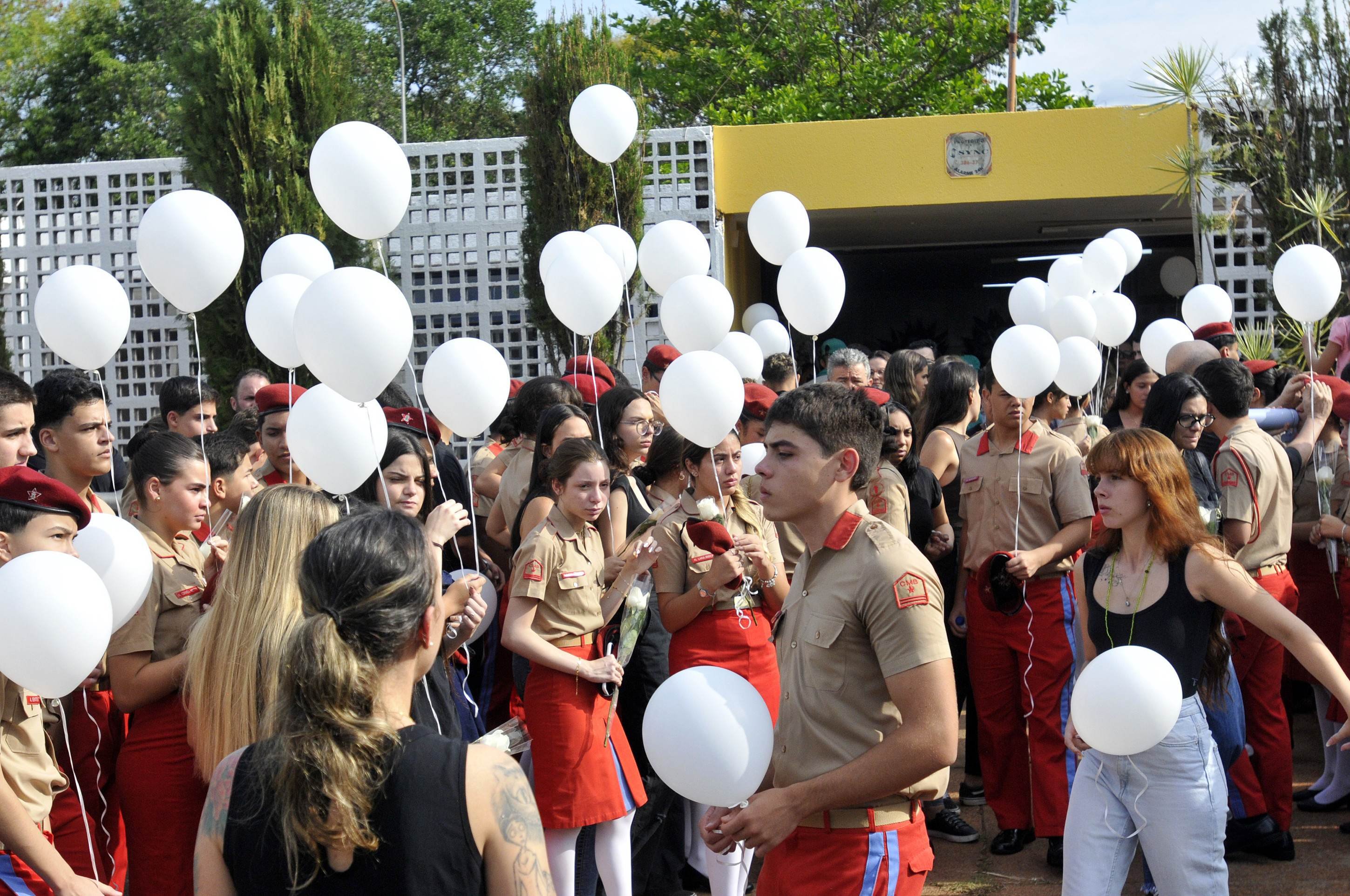  07/04/2025. Crédito: Minervino Júnior/CB/D.A Press. Brasil.  Brasilia - DF. Velório e enterro do estudante Isaac Vilhena vítima de latrocínio no parque da 112/113 Sul.