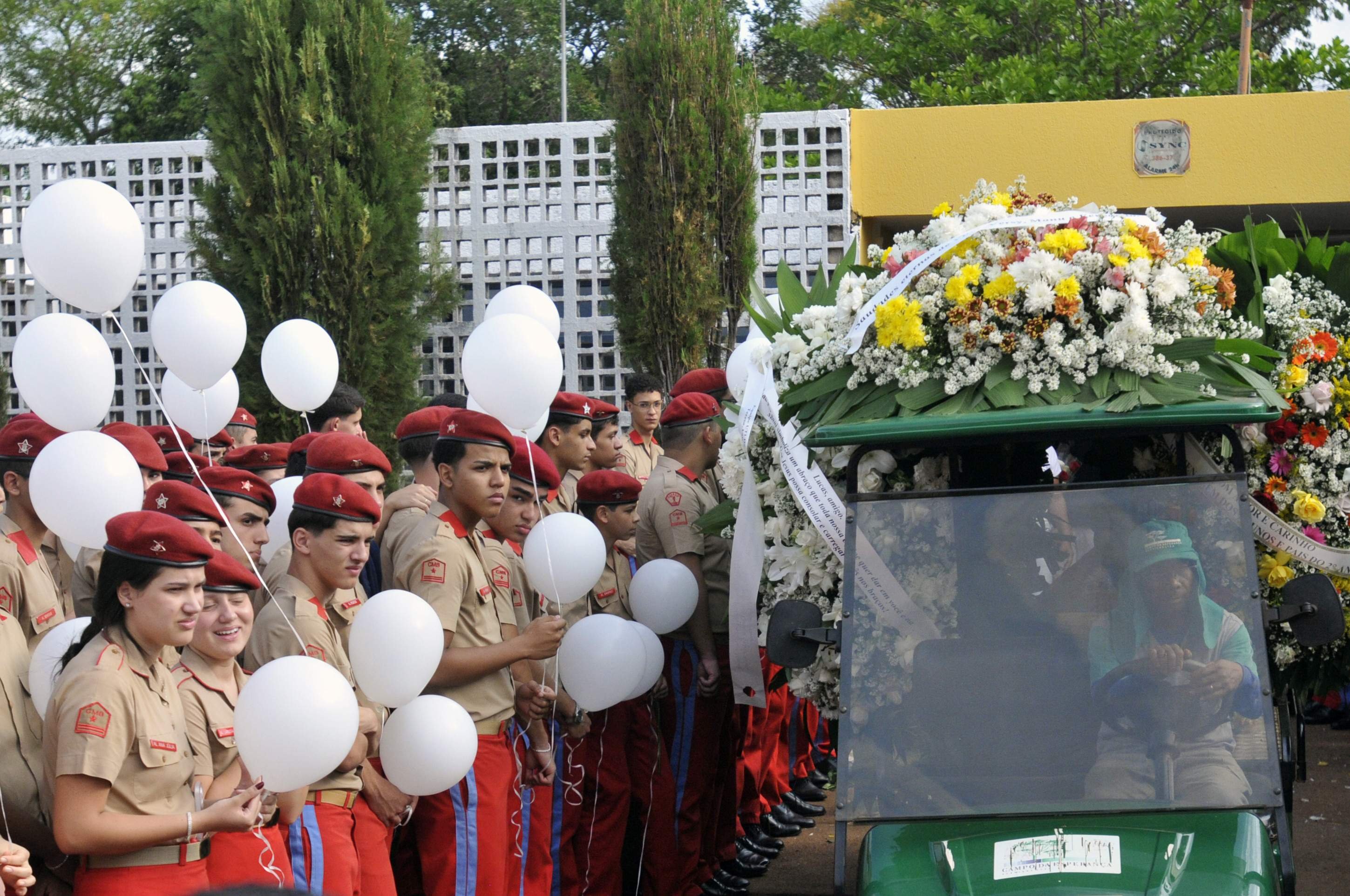  07/04/2025. Crédito: Minervino Júnior/CB/D.A Press. Brasil.  Brasilia - DF. Velório e enterro do estudante Isaac Vilhena vítima de latrocínio no parque da 112/113 Sul.