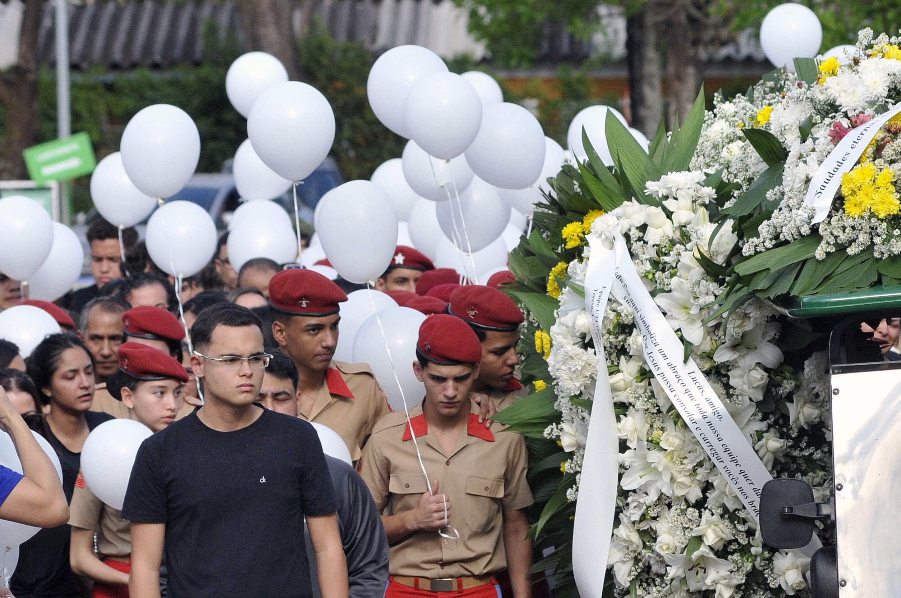  07/04/2025. Crédito: Minervino Júnior/CB/D.A Press. Brasil.  Brasilia - DF. Velório e enterro do estudante Isaac Vilhena vítima de latrocínio no parque da 112/113 Sul.