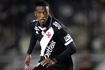 Aos 22 anos, Robert Renan acumula tem experiências por Corinthians, Internacional, Zenit São Petersburgo e Al-Shabab, da Arábia Saudita -  (crédito: Matheus Lima/Vasco)