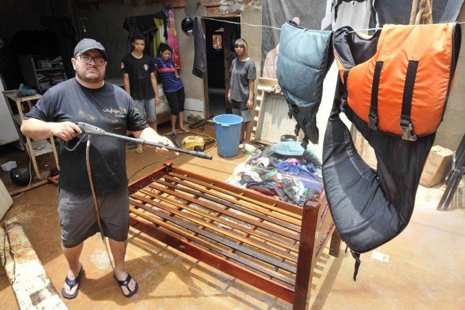 Bruno Viana ficou em choque quando viu o estado da casa: Bruno Viana ficou em choque quando viu o estado da casa: