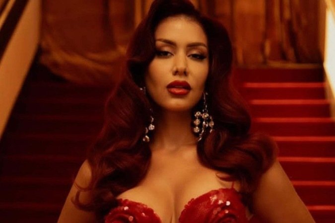 A musa do brega: Priscila Senna encanta o Nordeste