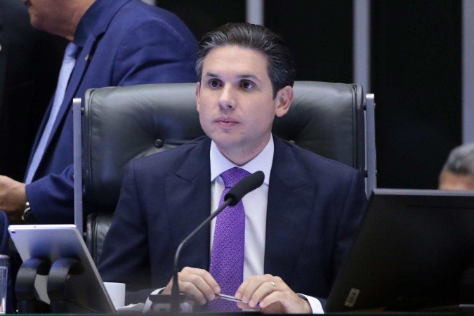 Motta defende elevar para 35% o percentual de etanol na gasolina