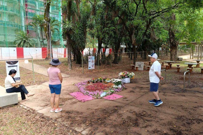 Moradores da 112 Sul prestam homenagem à Isaac