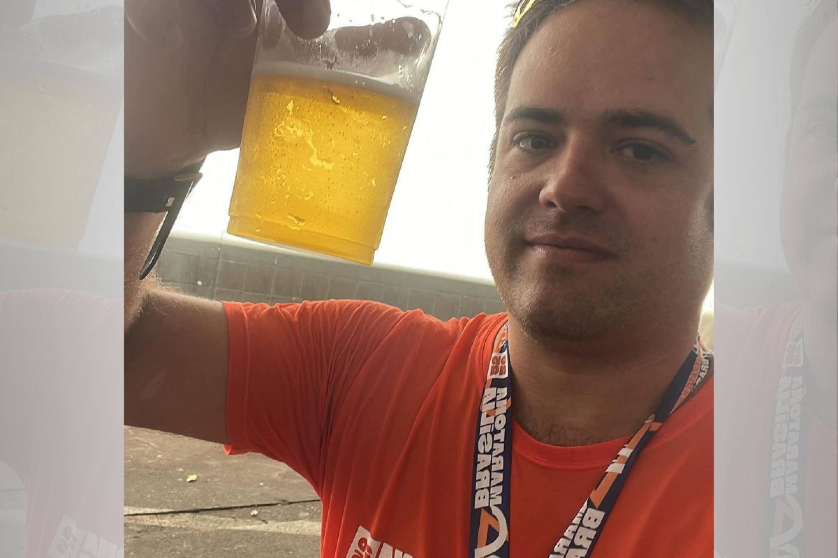 João comemora vitória após corrida de 21km