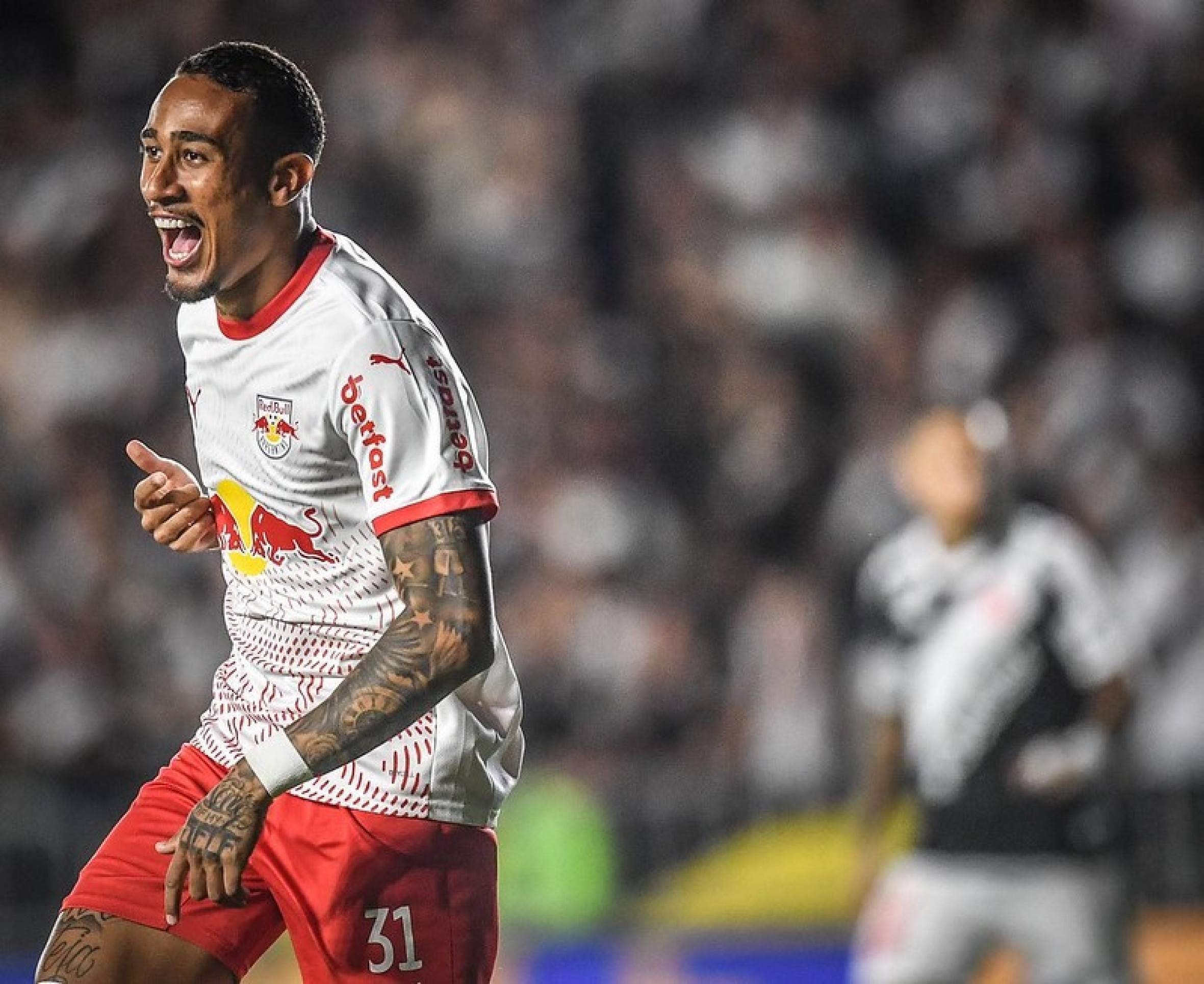 O jovem Guilherme Lopes vem buscando seu espaço na lateral-esquerda do Bragantino