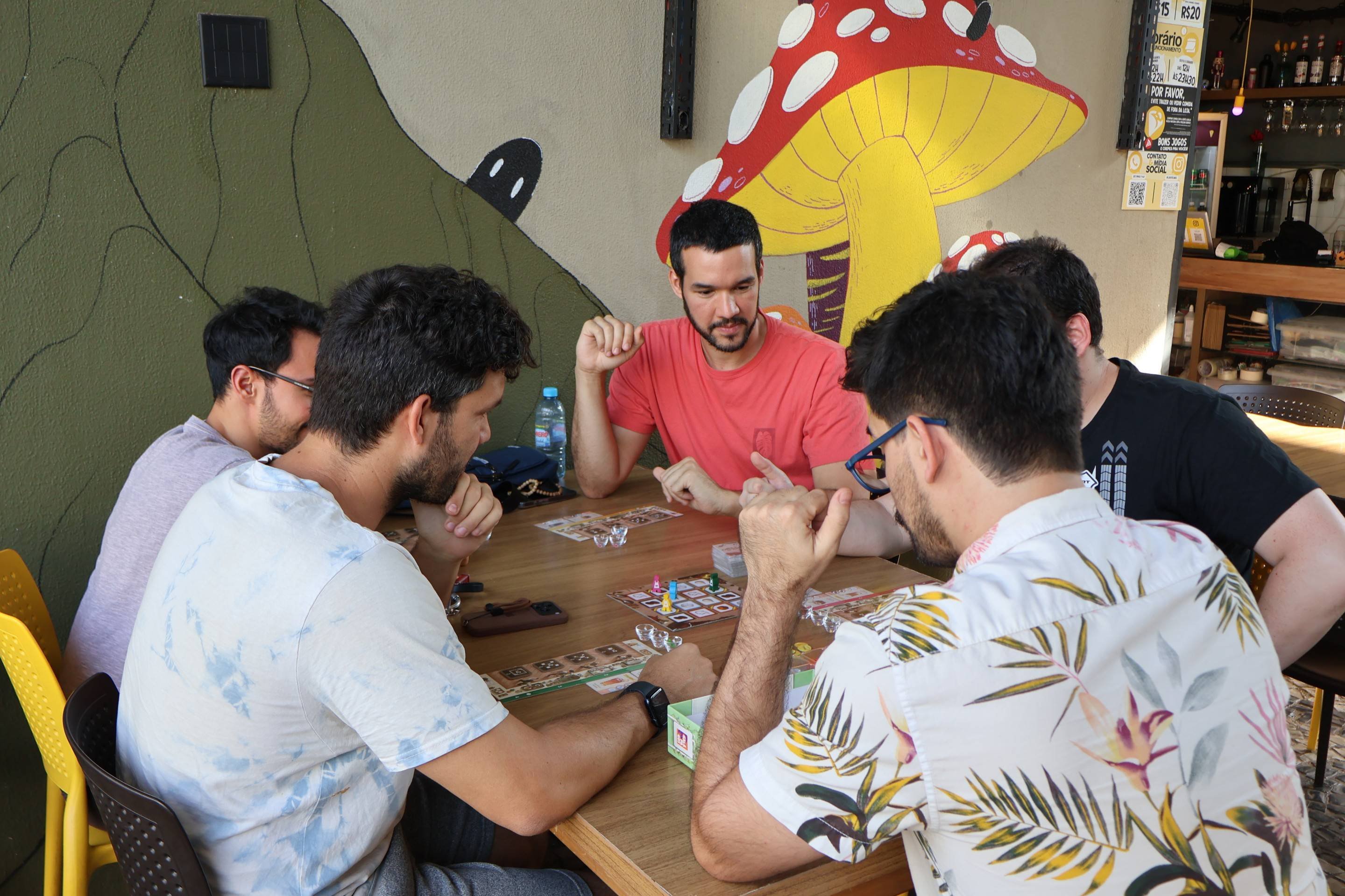 F&atilde;s de jogos de tabuleiro procuram espa&ccedil;os como a Ludoteca na Asa Sul