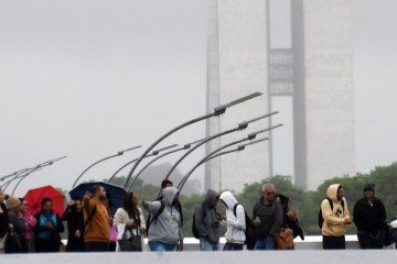 Bom dia, Bras&iacute;lia! Dia ser&aacute; de frio e nebulosidade -  (crédito:  Ed Alves CB/DA Press)