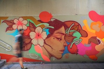 Trabalhos de Omik são exibidos pela capital federal