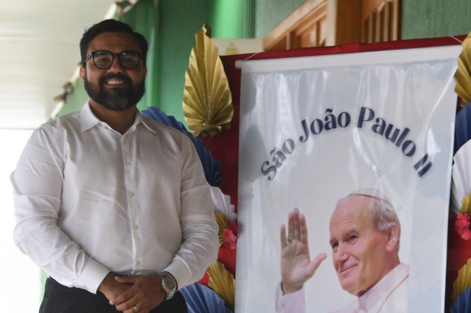 O advogado Henri Pinheiro vai à igreja em Águas Claras