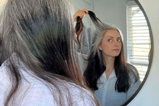 A cor do cabelo é determinada por células chamadas melanócitos, que podem se tornar lentas na produção de pigmento - (crédito: Getty Images) A cor do cabelo é determinada por células chamadas melanócitos, que podem se tornar lentas na produção de pigmento - (crédito: Getty Images)