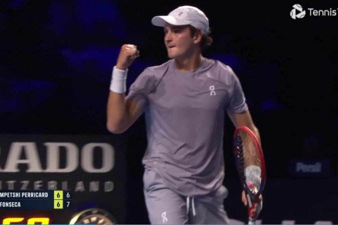 Mensik alegou uma lesão no pé esquerdo para abandonar o torneio. Com isso, Fonseca vai às quartas de final da competição - (crédito: Reprodução/Tennis TV/ATP Basel) Mensik alegou uma lesão no pé esquerdo para abandonar o torneio. Com isso, Fonseca vai às quartas de final da competição - (crédito: Reprodução/Tennis TV/ATP Basel)