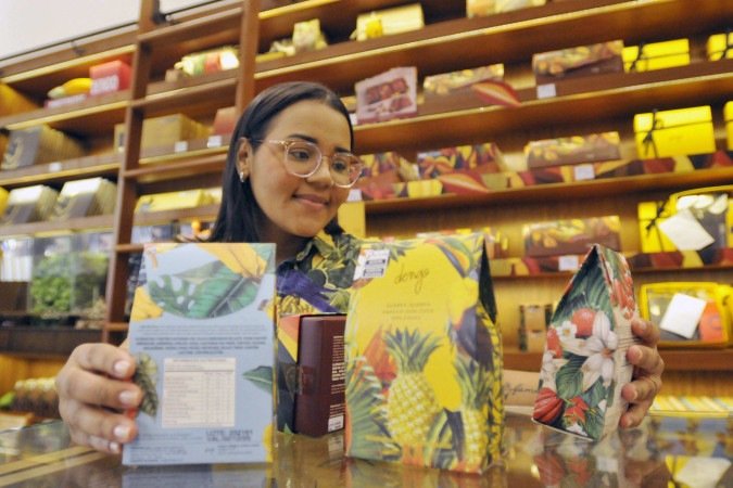 Daiane Rocha, sub-gerente da Dengo Chocolates, diz que a loja vai contratar, pela primeira vez, colaboradores temporários  -  (crédito: Minervino Júnior/CB/D.A.Press)