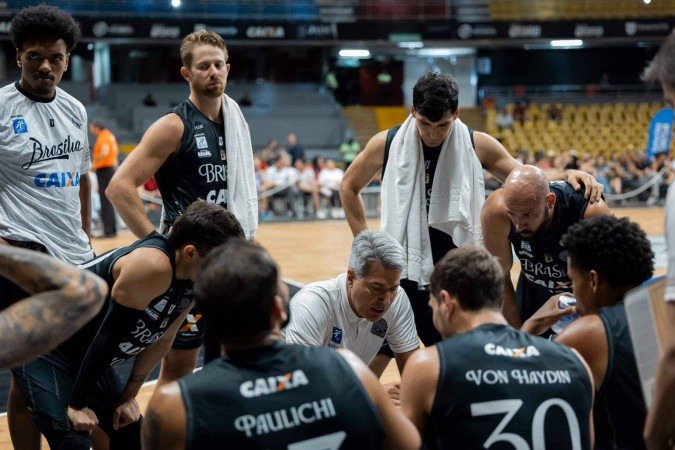 Técnico Dedé Barbosa tem à disposição mescla entre novatos e peças importantes da temporada passada - (crédito: Matheus Maranhão/Brasília Basquete) Técnico Dedé Barbosa tem à disposição mescla entre novatos e peças importantes da temporada passada - (crédito: Matheus Maranhão/Brasília Basquete)
