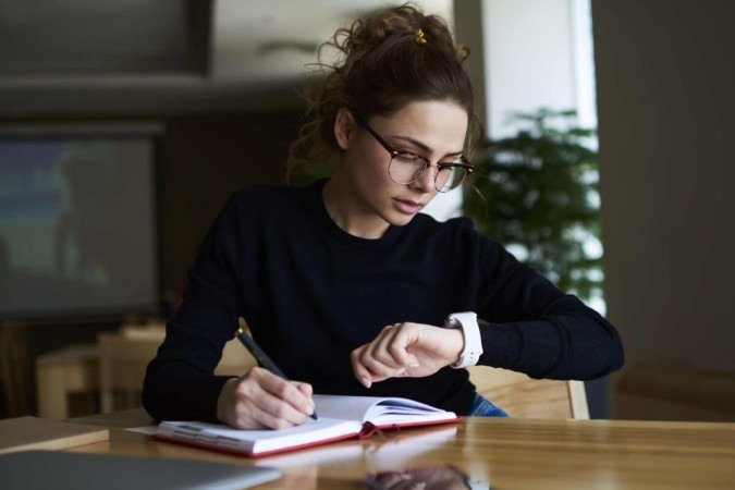 Quem pratica a escrita com constância aprimora a capacidade de planejar e organizar pensamentos com mais agilidade (Imagem: GaudiLab | Shutterstock) -  (crédito: EdiCase)