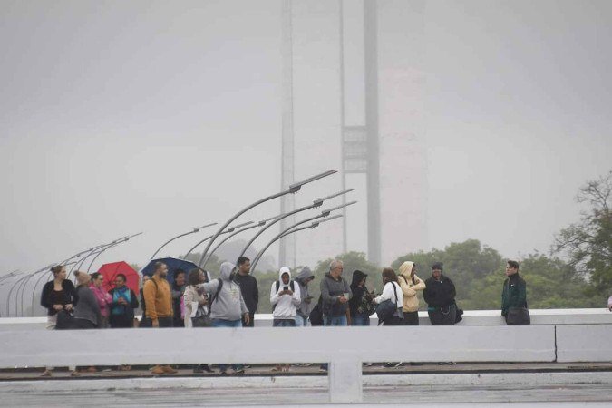Sensação térmica chega a 8,3°C no DF em manhã de neblina e alta umidade -  (crédito: Ed Alves/CB/D.A Press)
