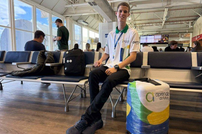 João Gabriel Kotke: 16 anos, expectativa no embarque para visitar Oxford e o Museu de História Natural  -  (crédito: Divulgação Demà)
