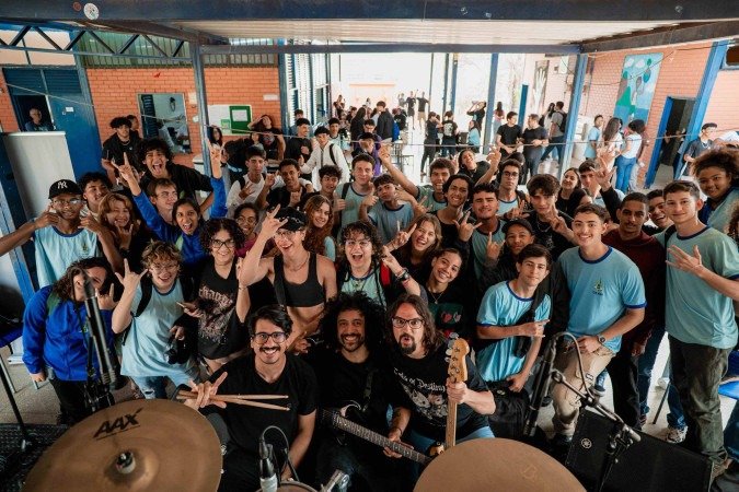 Rodrigo Vegetal e banda levam apresentações musicais gratuitas à escolas da rede pública do Distrito Federal com o projeto Guitarra a Voz do Rock - (crédito: Cadu Andrade) Rodrigo Vegetal e banda levam apresentações musicais gratuitas à escolas da rede pública do Distrito Federal com o projeto Guitarra a Voz do Rock - (crédito: Cadu Andrade)