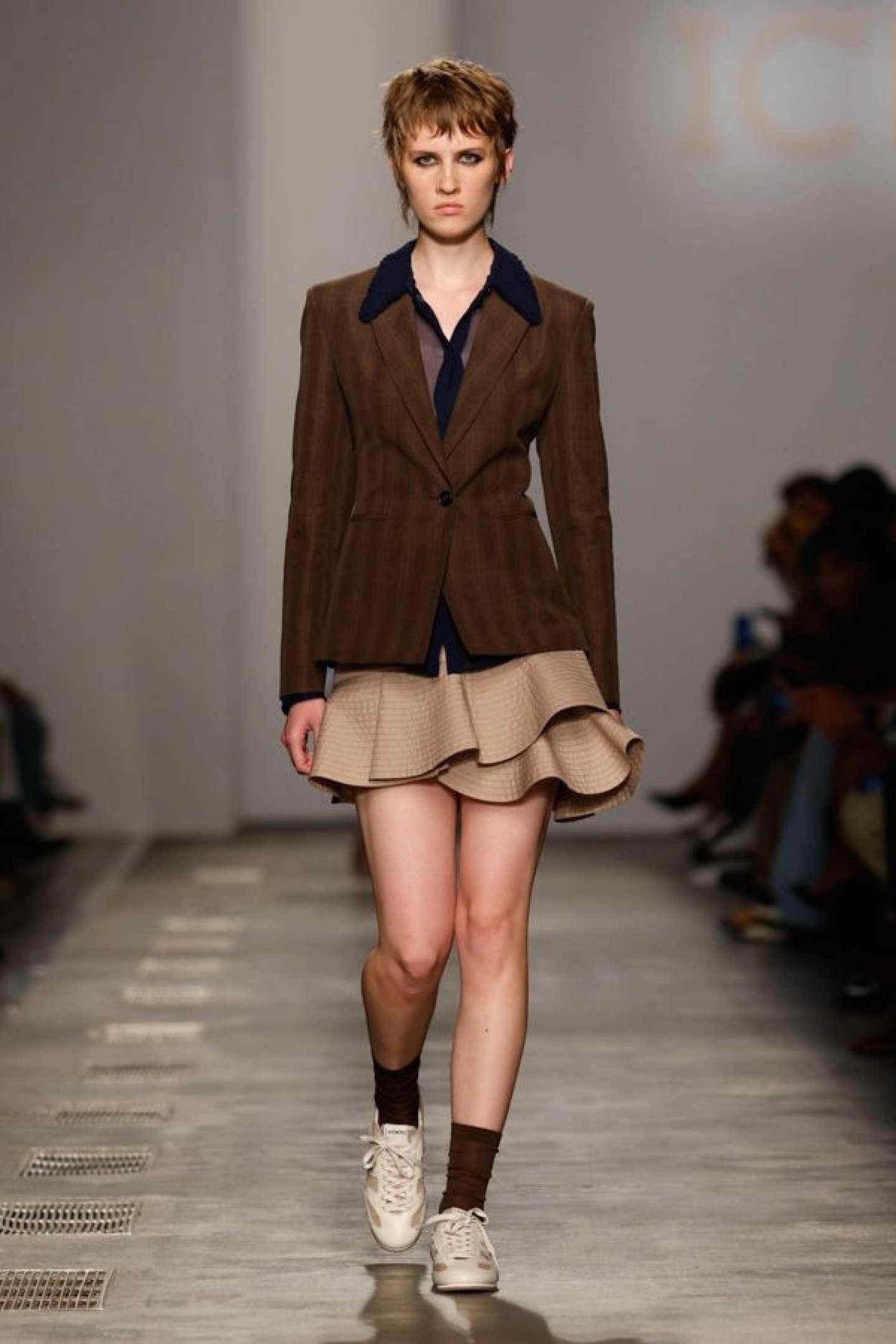 O volume  nas saias tamb&eacute;m  chama  a aten&ccedil;&atilde;o 