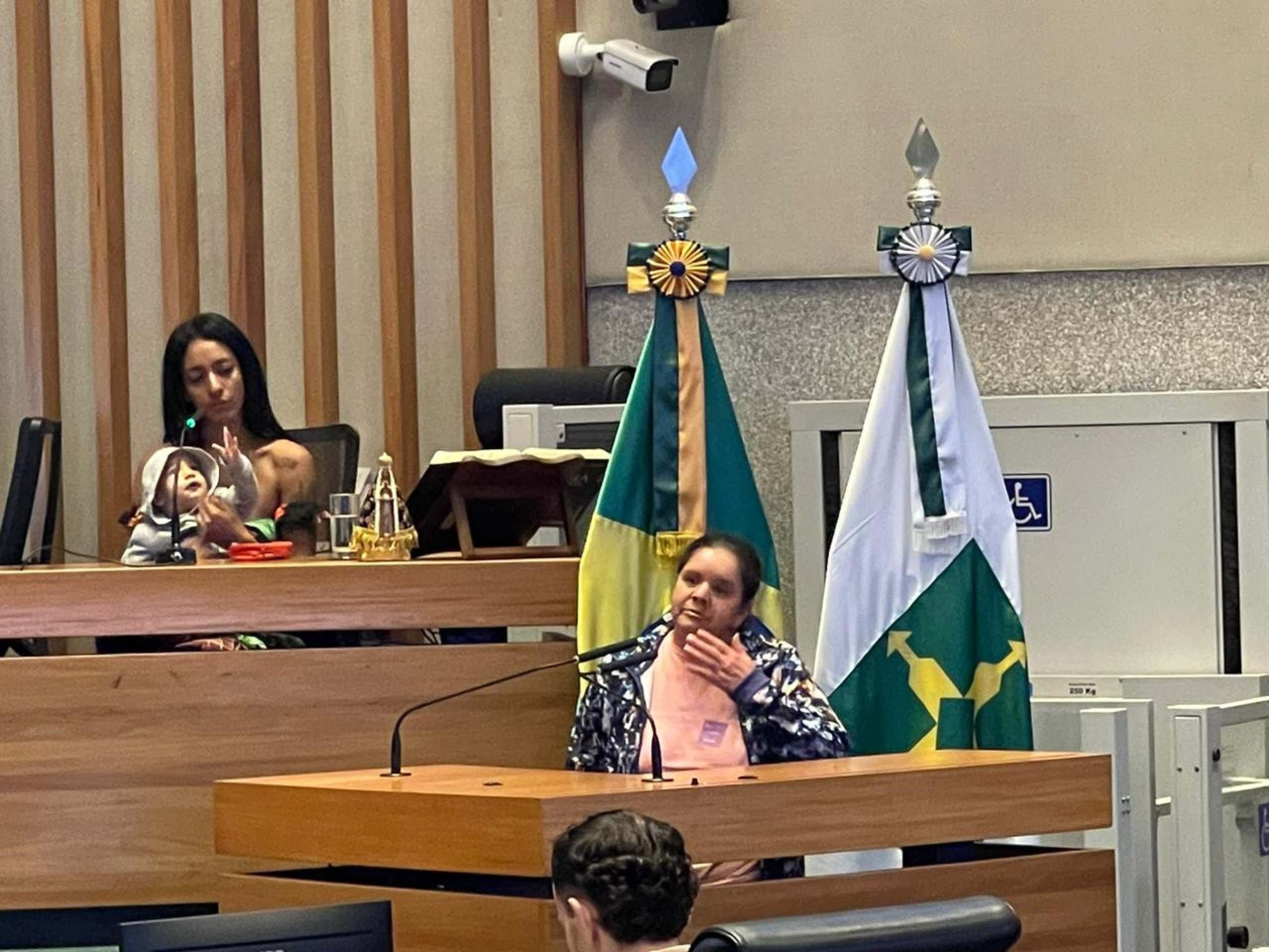 Marineide das Neves na tribuna fala sobre a morte do filho