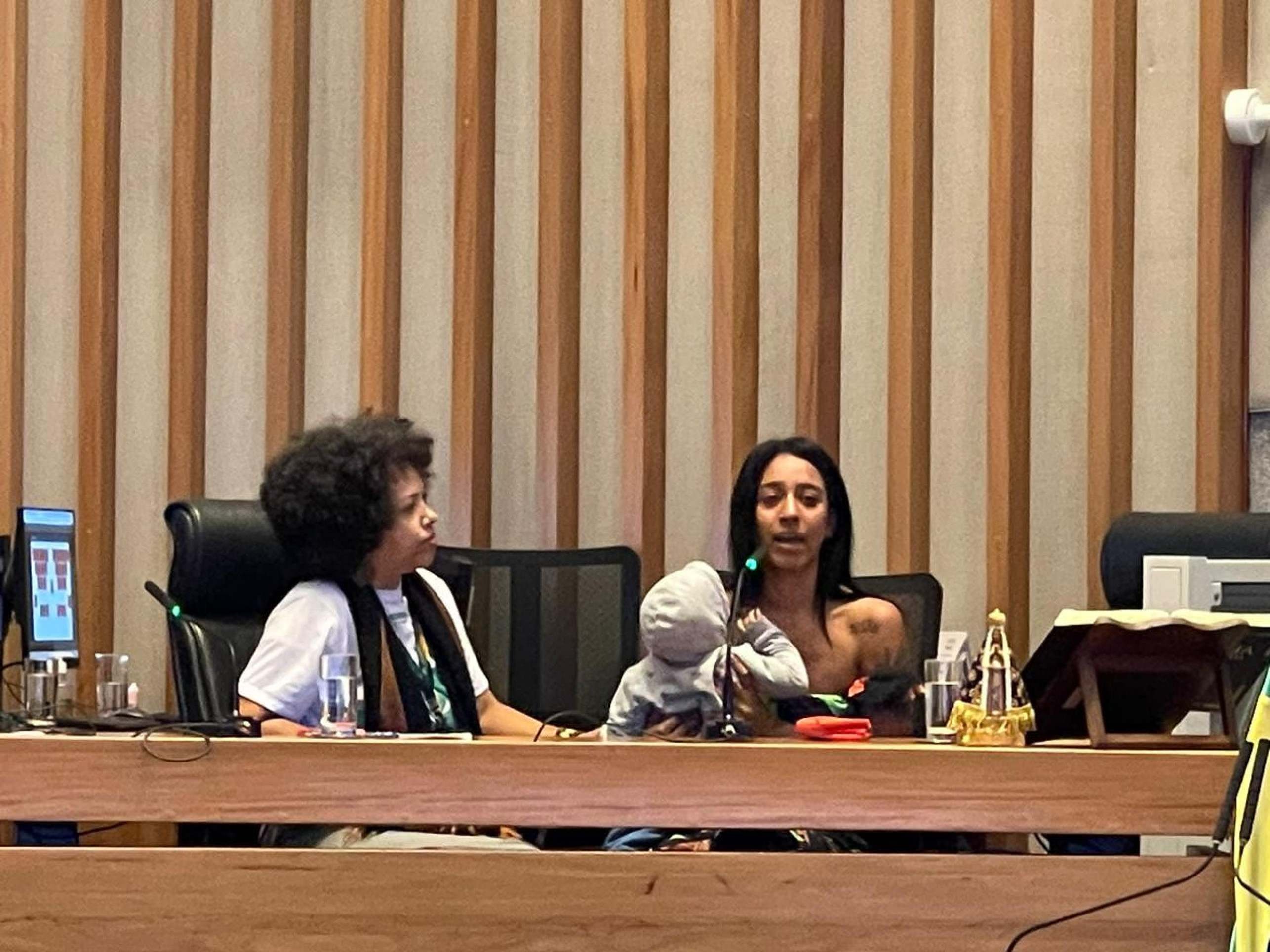 Débora das Neves, nora de Marineide cobra justiça