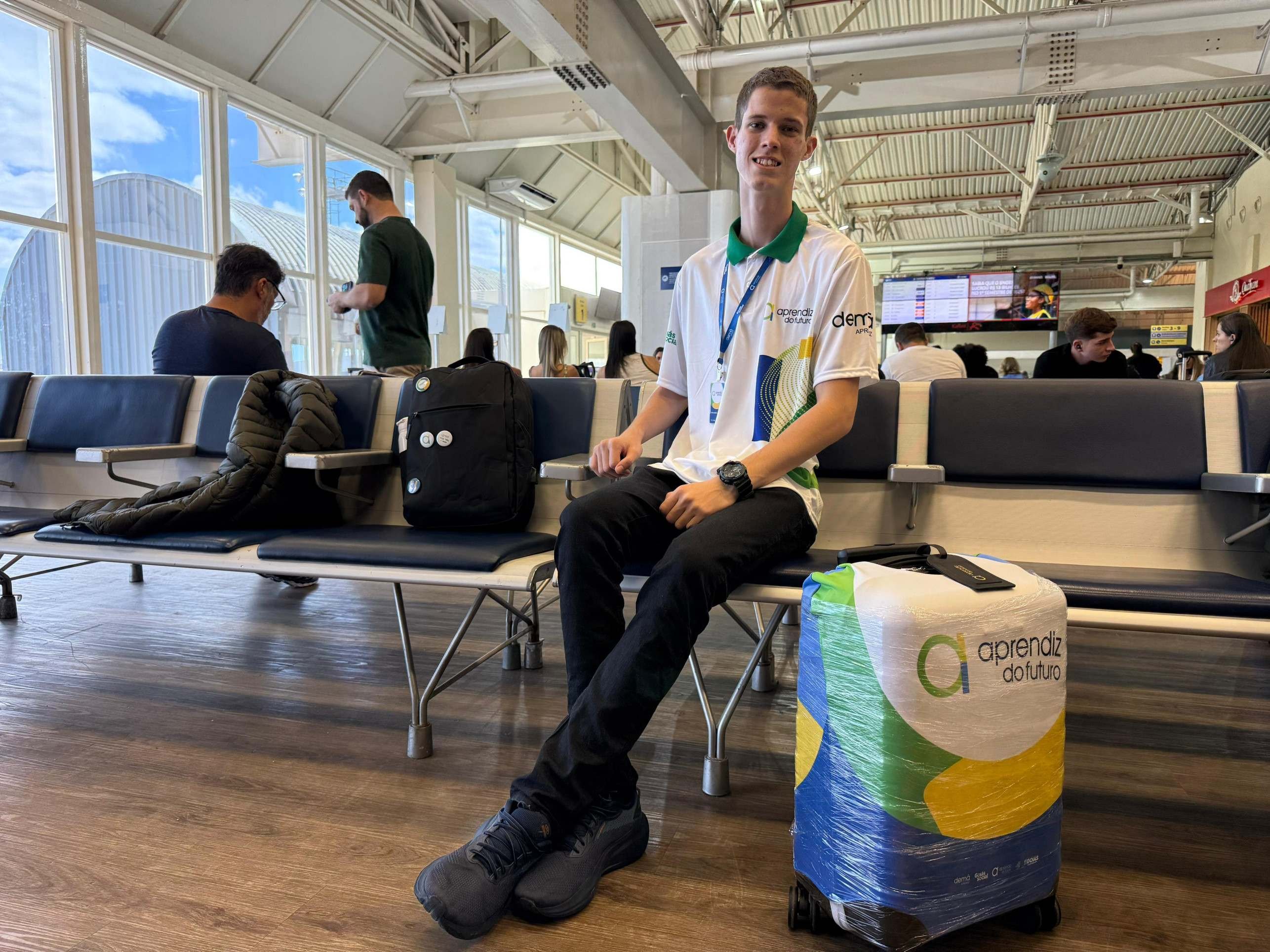 Estudantes em vulnerabilidade social embarcam rumo a Londres 