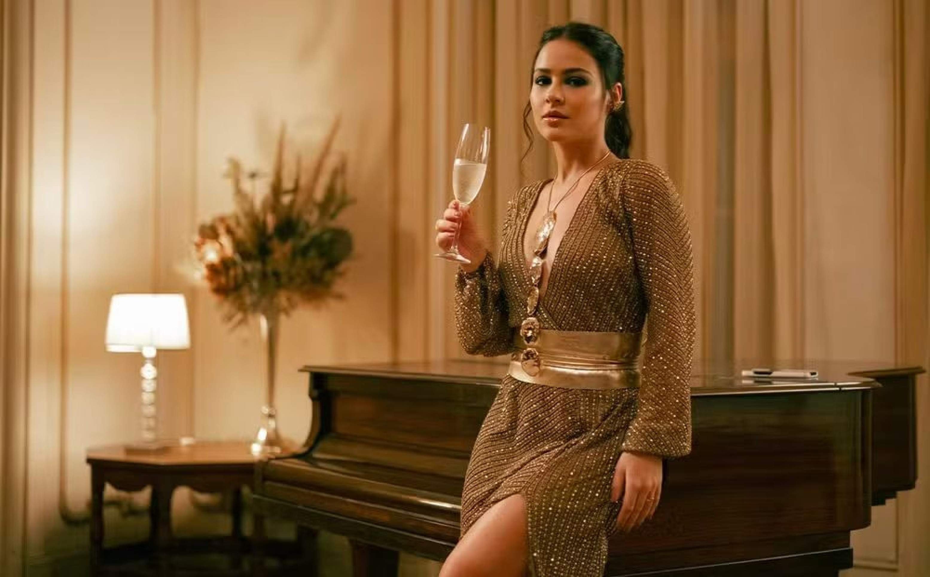 Agora, Giullia Buscacio vive Suzana, em Os donos do jogo