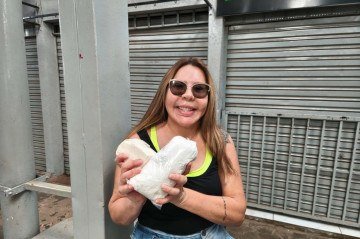 Maria do Socorro Cavalcante, sempre compra produtos alimentícios, como queijo e tapioca, na feira. Para ela, a qualidade é inigualável