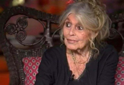 Brigitte Bardot -Nascida em  28 de setembro de 1934, ficou famosa por interpretar personagens emancipados. A atriz tornou-se mundialmente conhecida em 1957, com o polêmico filme 'E Deus Criou a Mulher'. A francesa foi eleita pela revista TIME um dos cem nomes mais influentes da história da moda. -  (crédito: Reprodução de TV)