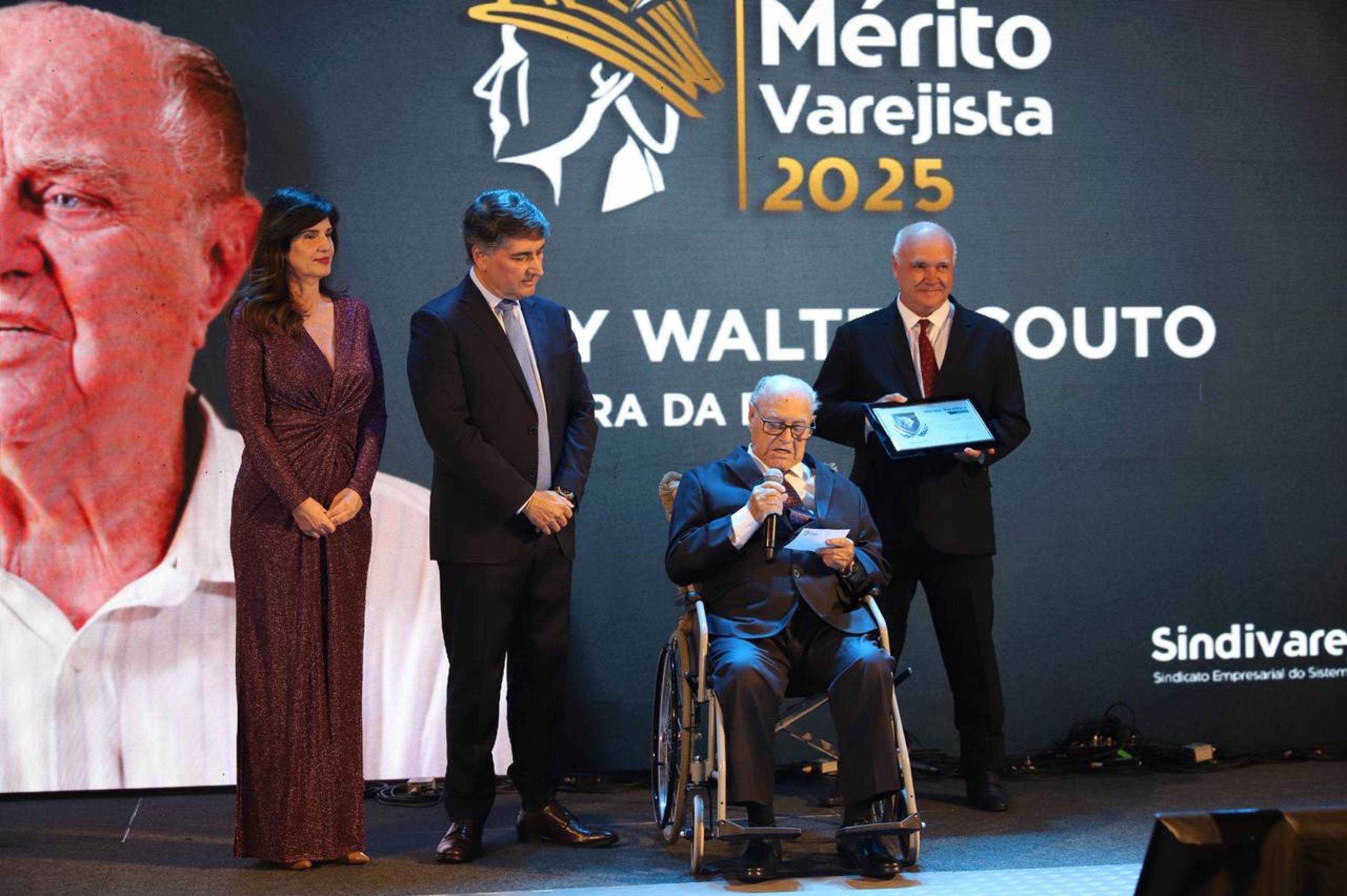 Empresários e personalidades foram homenageados pela contribuição ao desenvolvimento econômico da capital do país no Prêmio Mérito Varejista 2025