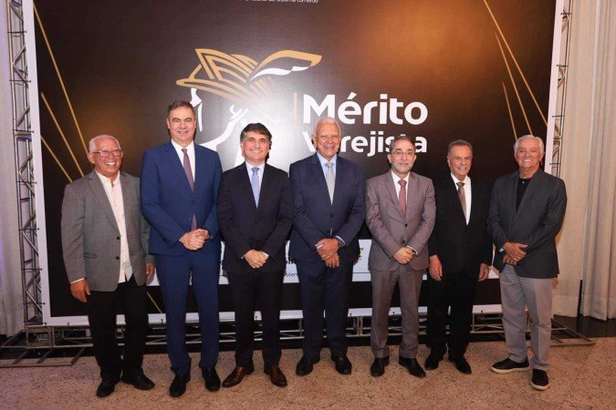 O evento ocorreu na noite desta quarta-feira (22/10), no Dúnia Hall, no Lago Sul, e reuniu representantes do comércio, autoridades do poder público e do setor varejista - (crédito: Mariana Campos/CB/D.A Press) O evento ocorreu na noite desta quarta-feira (22/10), no Dúnia Hall, no Lago Sul, e reuniu representantes do comércio, autoridades do poder público e do setor varejista - (crédito: Mariana Campos/CB/D.A Press)