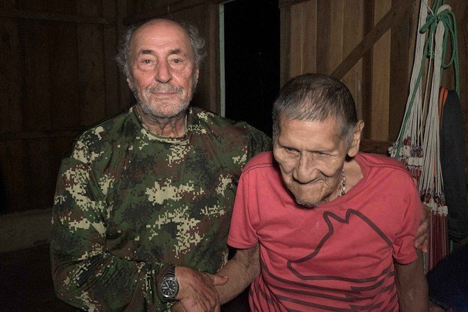 Sydney Possuelo com o ancião Arara -  (crédito:  Wellington Magalhães)  Sydney Possuelo com o ancião Arara -  (crédito:  Wellington Magalhães)