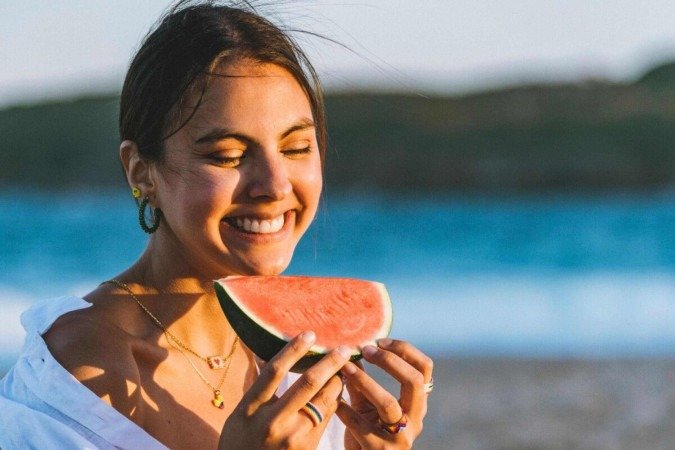 Nutrientes como os presentes na melancia ajudam a reduzir a vermelhidão após a exposição solar (Imagem: Daniel Vidal T | Shutterstock) -  (crédito: EdiCase)