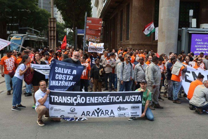 Manifestação organizada pelo Instituto Internacional Arayara, pela Federação Nacional dos Petroleiros (FNP), e por sindicatos como o Sindipetro Rio de Janeiro, Sindipetro Amazonas, Sindipetro Sergipe/Alagoas e Sindipetro Litoral Paulista -  (crédito: Marcelo Martins) Manifestação organizada pelo Instituto Internacional Arayara, pela Federação Nacional dos Petroleiros (FNP), e por sindicatos como o Sindipetro Rio de Janeiro, Sindipetro Amazonas, Sindipetro Sergipe/Alagoas e Sindipetro Litoral Paulista -  (crédito: Marcelo Martins)