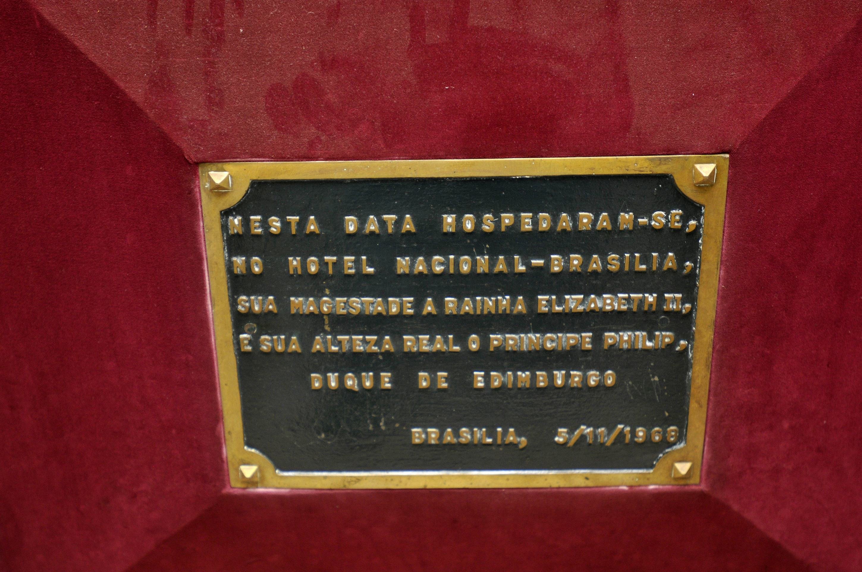 Placa registra a  hospedagem da Rainha Elizabeth