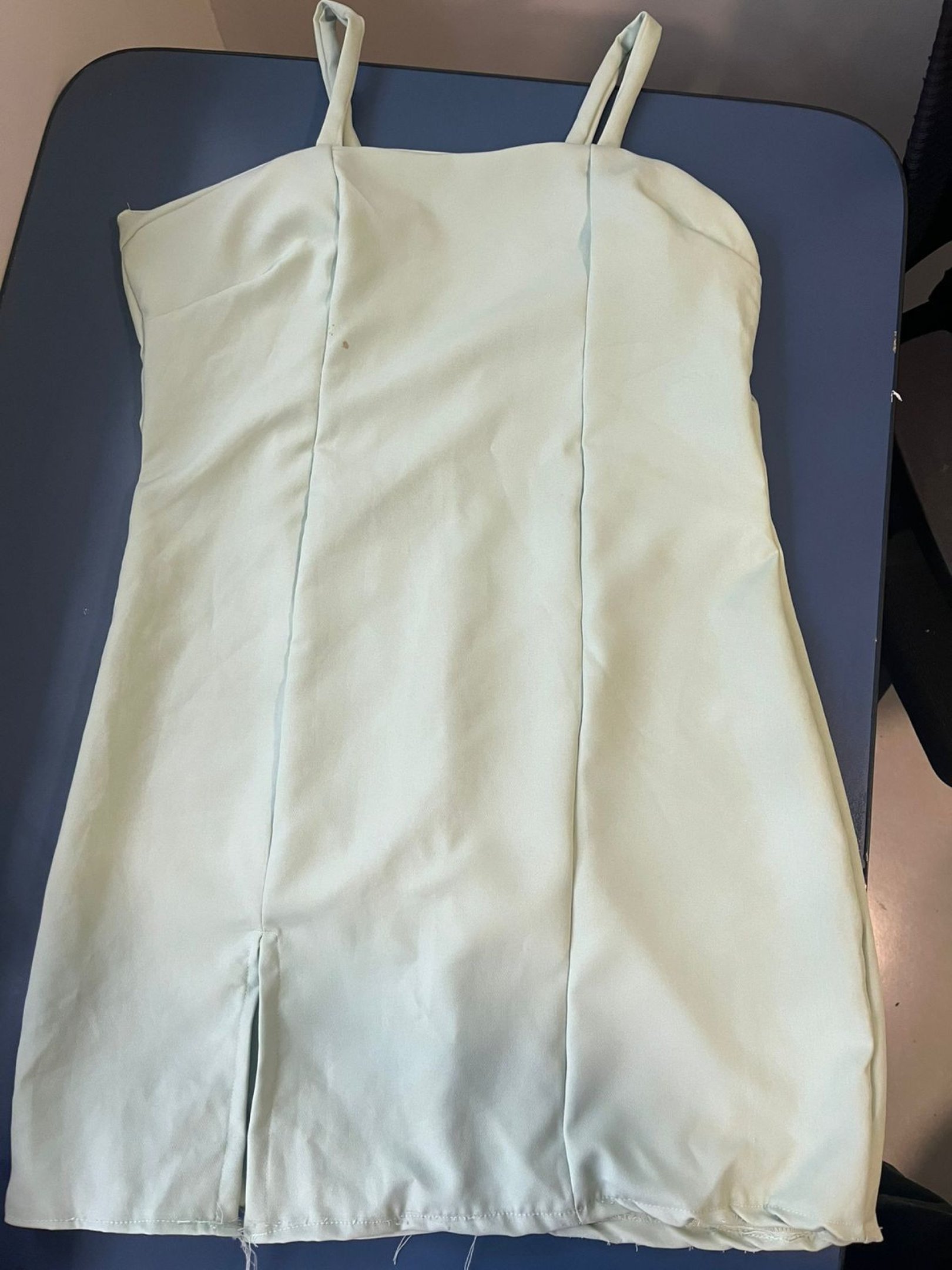 Primeiro vestido feito por Heloiza, que ainda não finalizou a peça 