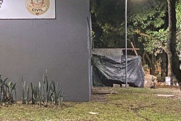 Acampamento na 404 Norte, ao lado do prédio da associação dos policiais civis, surgiu nos últimos dias: preocupação com a insegurança