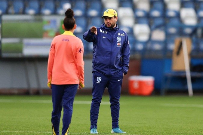 Arthur Elias comanda o terceiro treino da Seleção Brasileira na casa do Manchester City - (crédito: Lívia Villas Boas / CBF) Arthur Elias comanda o terceiro treino da Seleção Brasileira na casa do Manchester City - (crédito: Lívia Villas Boas / CBF)