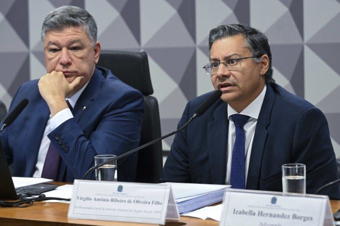 Oliveira Filho criticou a CPMI. Oliveira Filho criticou a CPMI.