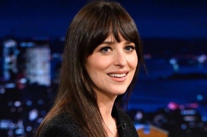 Dakota Johnson fala de beleza, autoconfiança e um red flag inesperado