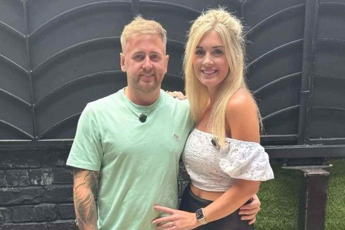 Ashley e Tanya Marum escolhem juntos os membros do clube de swing
- (crédito: Reprodução / redes sociais) Ashley e Tanya Marum escolhem juntos os membros do clube de swing
- (crédito: Reprodução / redes sociais)