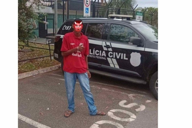 Após prestar depoimento, adolescente postou foto se intitulando como 